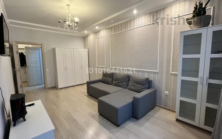 1-комнатная квартира · 45 м², мкр Акбулак, 1-я улица 83 за 220 000 ₸ в Алматы, Алатауский р-н — фото 2