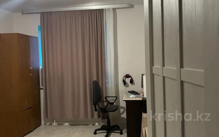 2-бөлмелі пәтер · 63 м² · 1/5 қабат, мкр. Алтын орда 42, бағасы: 23.5 млн ₸ в Актобе — фото 3