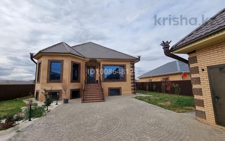 Дом · 8 комнат · 360 м², Каныша Сатпаева 5 за 60 000 〒 в Уральске — фото 2
