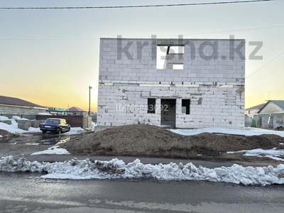 Жеке үй · 7 бөлме · 280 м² · 10 сот., Шәмші Қалдаяқов 55 — улица между имановой и жамбыл, бағасы: 28 млн ₸ в Астане