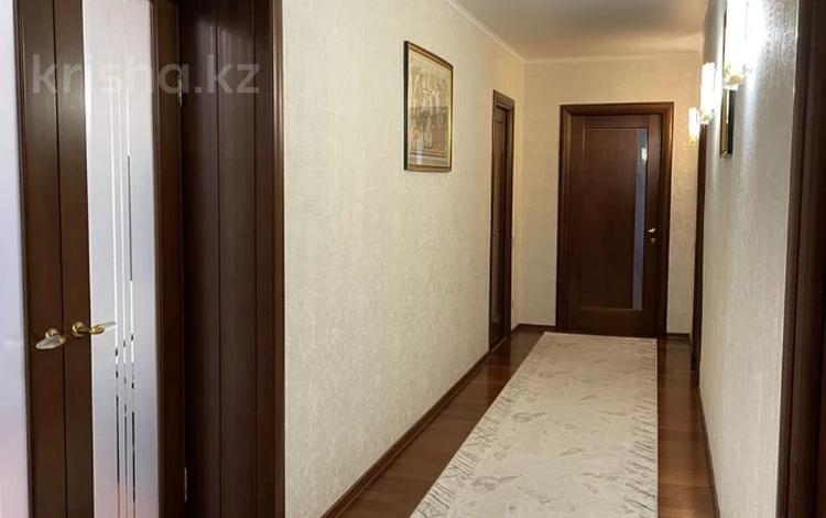 5-комнатная квартира · 215.2 м² · 8/9 этаж, абулхаир хана за 65 млн ₸ в Актобе — фото 2