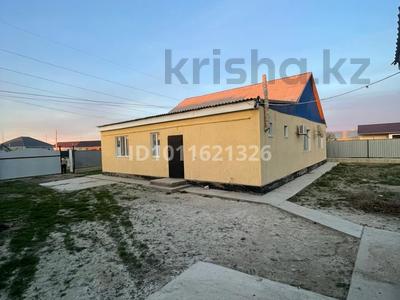 Жеке үй · 4 бөлме · 168 м² · 10 жүзд., Береке (Память Ильича) 27 — Напротив магазин Адай, бағасы: 20 млн ₸ в Атырау