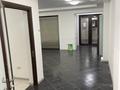 Свободное назначение, офисы, магазины и бутики, общепит, салоны красоты, медцентры и аптеки, образование, развлечения, кабинеты и рабочие места, студии · 74 м² за 450 000 ₸ в Шымкенте — фото 3
