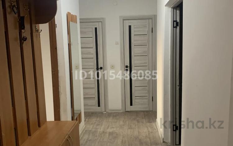 3-комнатная квартира · 61 м² · 2/5 этаж, нефтяников 22 за 13 млн ₸ в Актобе, мкр Гормолзавод — фото 2