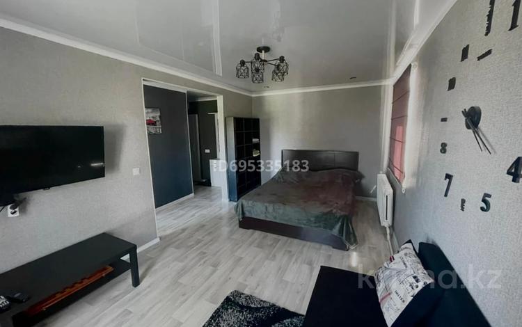 1-комнатная квартира · 32 м² · 4/9 этаж, мкр Юго-Восток, Строители 29 за 1 000 ₸ в Караганде, Казыбек би р-н — фото 7