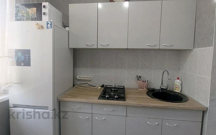 2-бөлмелі пәтер · 45 м² · 4/4 қабат, №8 ш/а. 2, бағасы: 300 000 ₸ в Алматы, Ауэзовский р-н — фото 2