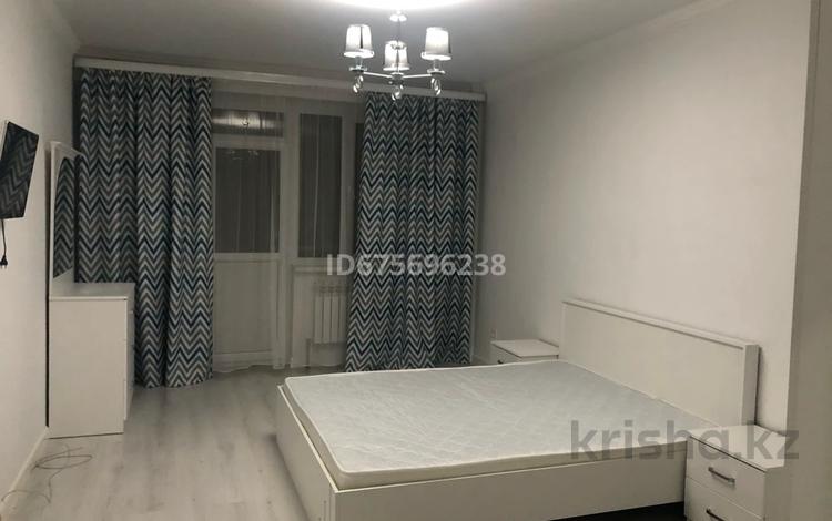 2-комнатная квартира, 63.1 м², 10/10 этаж помесячно, мкр №12 26