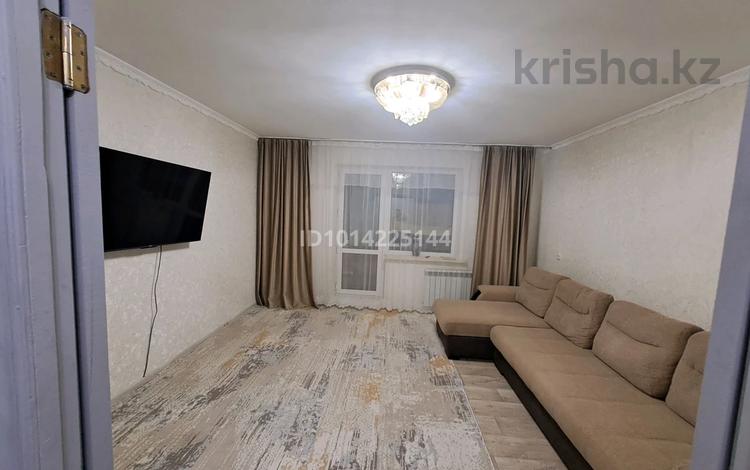 3-комнатная квартира · 70 м² · 5/10 этаж, Бозтаева 40в — Квартира в районе океан за 18 000 ₸ в Семее — фото 2