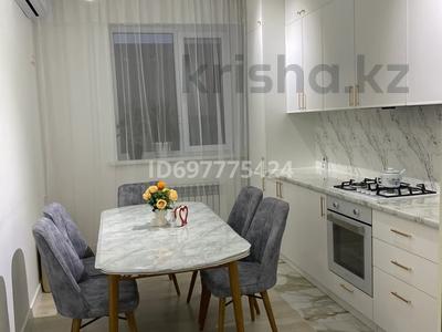 2-бөлмелі пәтер, 70 м², 1/4 қабат, мкр Нурсая, Акжарма 23, бағасы: 30 млн 〒 в Атырау, мкр Нурсая