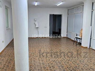 Офисы, магазины и бутики, склады, студии · 140 м² за 300 000 ₸ в Астане, Сарыарка р-н