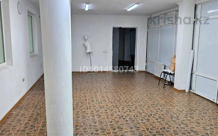 Офисы, магазины и бутики, склады, студии · 140 м² за 300 000 ₸ в Астане, Сарыарка р-н — фото 2