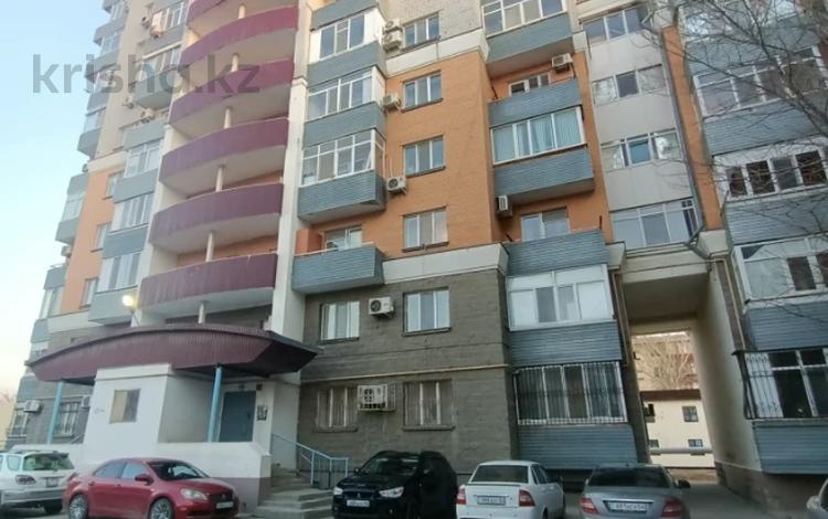 4-комнатная квартира, 130 м², 4/5 этаж помесячно, Курмангазы 1А — Владимерского