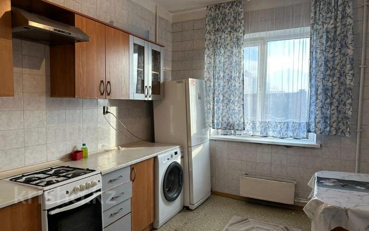 1-комнатная квартира, 40 м², 5/9 этаж, мкр Тастак-2, толе би за 23.5 млн 〒 в Алматы, Алмалинский р-н — фото 2