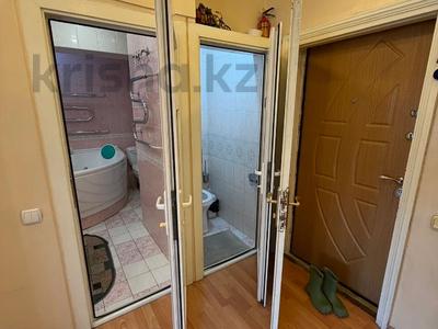 3-бөлмелі пәтер · 105 м² · 5/9 қабат, Самал-1 ш/а., бағасы: 93 млн ₸ в Алматы, Медеуский р-н