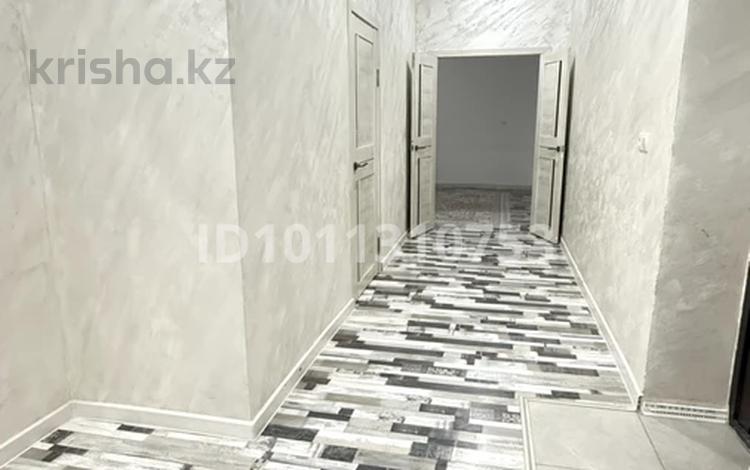 2-комнатная квартира · 72 м² · 1/3 этаж, мкр Самал, Адгам Каримова 117 3 за 26 млн ₸ в Атырау — фото 2
