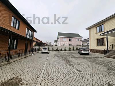 Отдельный дом · 6 комнат · 300 м² · 9.2 сот., мкр Курамыс, Кали Надырова 740/2 за 185 млн ₸ в Алматы, Наурызбайский р-н
