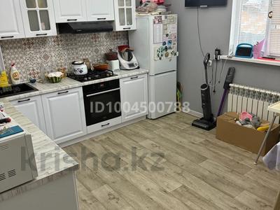 Отдельный дом · 2 комнаты · 100 м² · 10 сот., мкр Атырау, Бурабай — Молдагулова за 40 млн ₸
