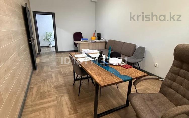 Офисы, салоны красоты, образование, развлечения · 65 м² за 22 млн ₸ в Уральске, мкр 4 — фото 2