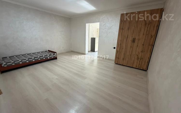 2-бөлмелі пәтер · 35 м² · 1/1 қабат, мкр Айгерим-2 21 — Байтенова, бағасы: 150 000 ₸ в Алматы, Алатауский р-н — фото 2