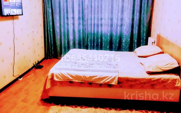 1-бөлмелі пәтер · 40 м² · 1/9 қабат, мкр 4, . 4 3, бағасы: 8 000 ₸ в Уральске — фото 2