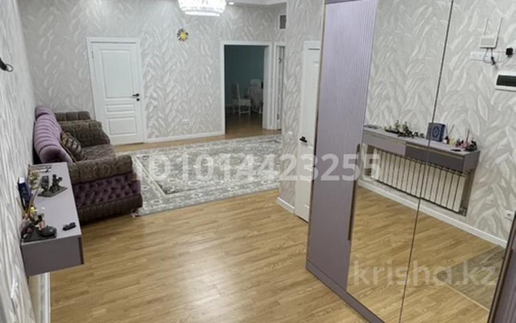 3-комнатная квартира · 97 м² · 4/7 этаж, 16-й мкр 41 за 300 000 ₸ в Актау — фото 2