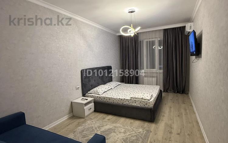 1-комнатная квартира · 47 м² · 2/12 этаж, мкр Акбулак, Дарабоз 1-83 за 15 000 ₸ в Алматы, Алатауский р-н — фото 2
