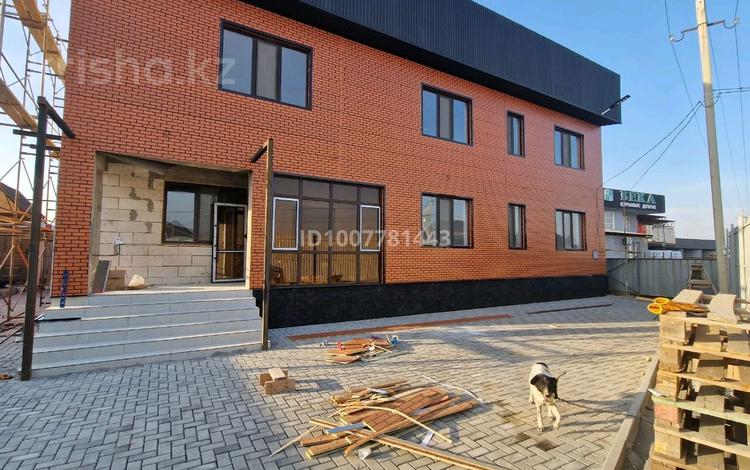 Свободное назначение, офисы, бани, гостиницы и зоны отдыха, фитнес и спорт, медцентры и аптеки, образование, развлечения, конференц-залы, кабинеты и рабочие места, студии · 360 м² за 2 млн 〒 в М. Туймебаеве — фото 2