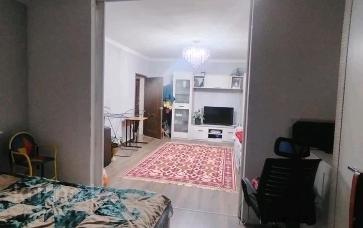 1-бөлмелі пәтер · 64 м² · 8/16 қабат, мкр Шугыла, Жуалы 22, бағасы: 30 млн ₸ в Алматы, Наурызбайский р-н — фото 3