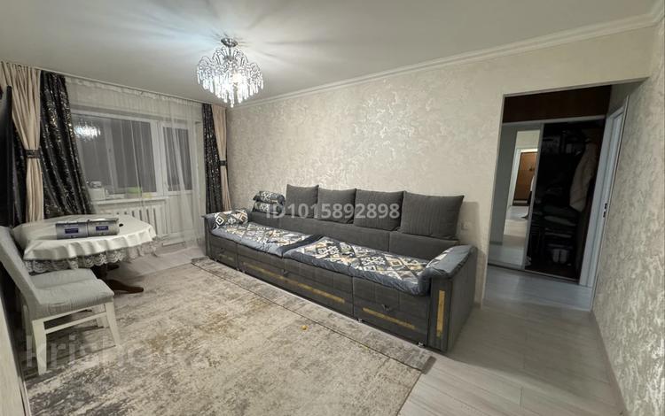 3-бөлмелі пәтер · 70 м² · 1/9 қабат, 27-шағынаудан 21 — Университетская 21, бағасы: 300 000 ₸ в Караганде, Казыбек би р-н — фото 2