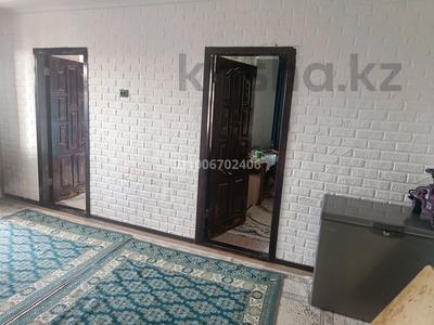 4-комнатная квартира · 62.3 м² · 5/5 этаж, Ихсанова 87/1 — Находится во дворе 21 шполы за 17.5 млн 〒 в Уральске, мкр Школьник