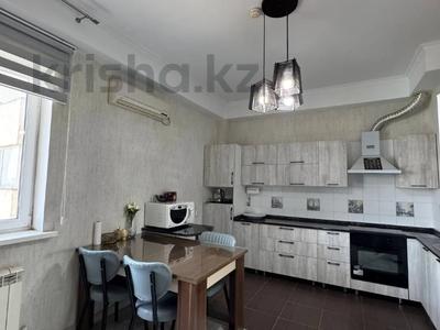 2-комнатная квартира · 80 м² · 5/12 этаж, мкр 11, локомотивная за 33 млн 〒 в Актобе