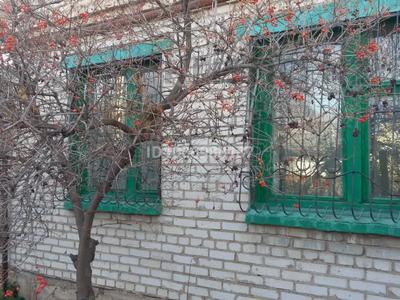 Отдельный дом · 4 комнаты · 90 м², мкр Омега, Покатилова 133 за 100 000 〒 в Уральске