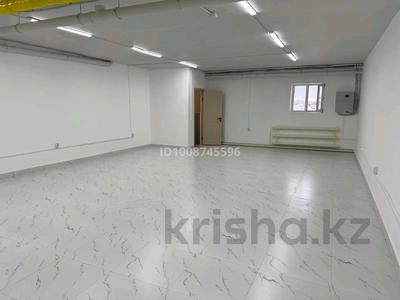 Офисы, магазины и бутики, салоны красоты, образование, студии · 100 м² за 500 000 ₸ в Астане, Есильский р-н