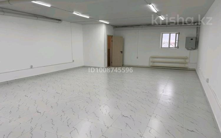 Офисы, магазины и бутики, салоны красоты, образование, студии · 100 м² за 500 000 ₸ в Астане, Есильский р-н — фото 2