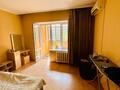 1-бөлмелі пәтер, 40 м², 4/5 қабат ай сайын, мкр Самал-2 43, бағасы: 250 000 〒 в Алматы, Медеуский р-н — фото 2