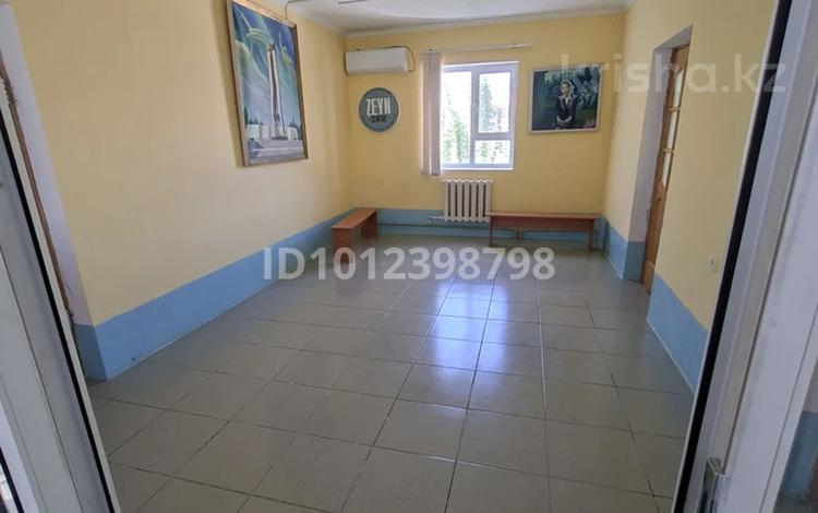 Свободное назначение, офисы, образование, кабинеты и рабочие места · 90 м² за 130 000 ₸ в  — фото 2