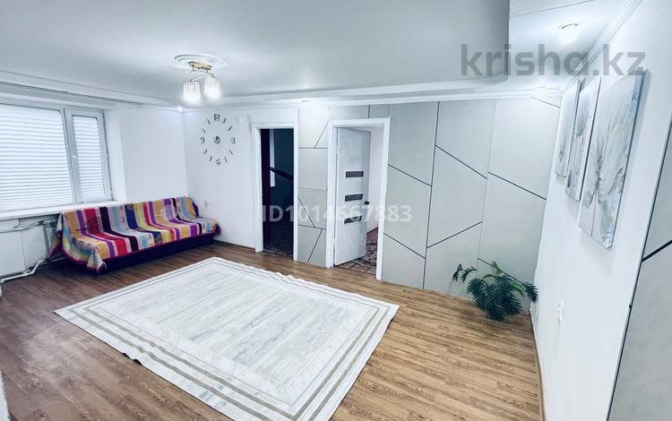 3-комнатная квартира · 55 м² · 2/5 этаж, мкр Юго-Восток 17 — Новая корзина, мечеть , каргу, кфи за 250 000 ₸ в Караганде, Казыбек би р-н — фото 2