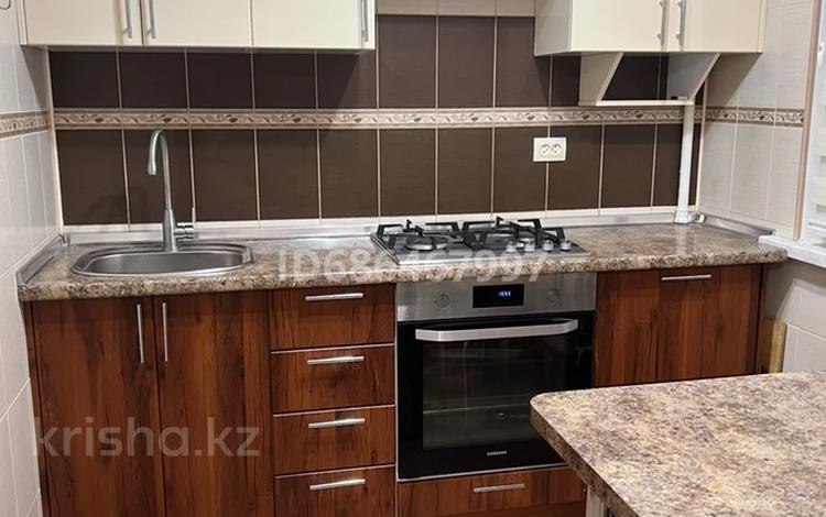 2-бөлмелі пәтер · 60 м² · 2/5 қабат, Азаттык 62, бағасы: 230 000 ₸ в Атырау — фото 2