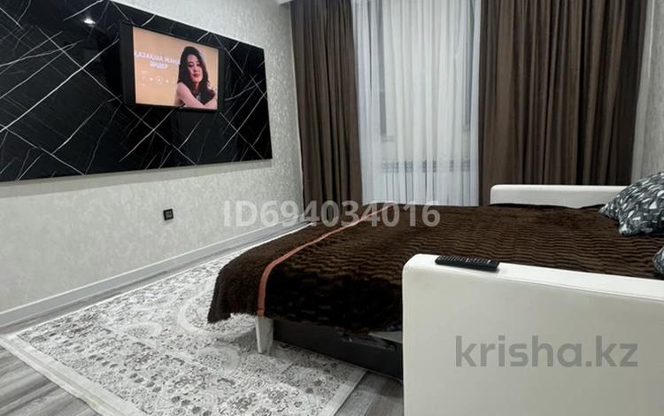 1-комнатная квартира, 40 м², 2/4 этаж помесячно, Көктем 21 — 20 за 200 000 〒 в Жанаозен — фото 2