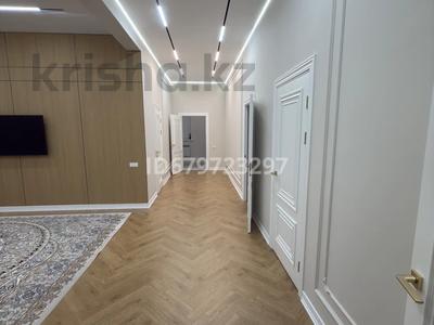 Отдельный дом · 6 комнат · 210 м² · 8 сот., мкр Атырау за 70 млн ₸