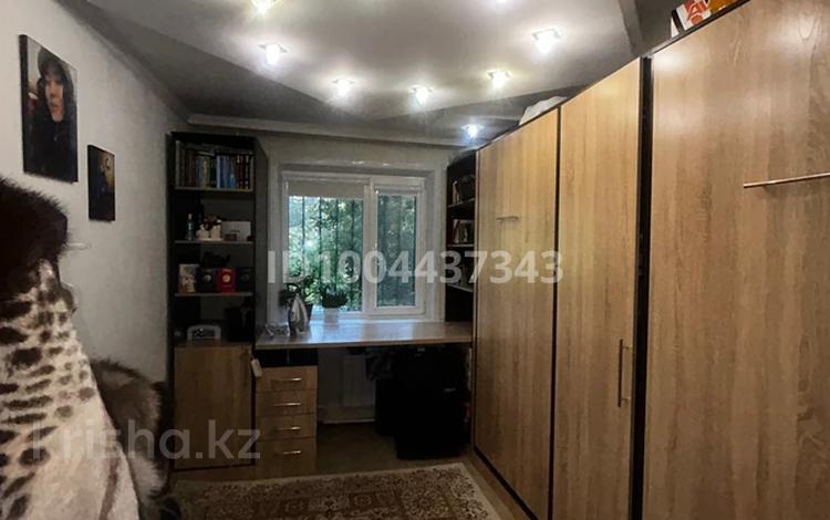 3-бөлмелі пәтер · 64 м² · 1/5 қабат, Юго-Восток ш/а. 10 — Республика 10, бағасы: 25 млн ₸ в Караганде, Казыбек би р-н — фото 2