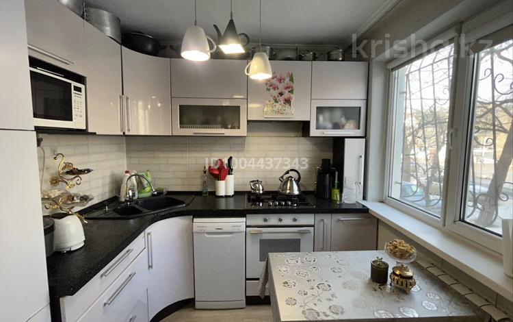 3-бөлмелі пәтер · 64 м² · 1/5 қабат, мкр Юго-Восток 10 — Республика 10, бағасы: 22.5 млн ₸ в Караганде, Казыбек би р-н — фото 17