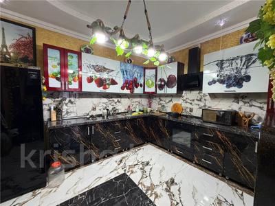 3-комнатная квартира · 150 м² · 3/3 этаж, мкр Новый Город, Алтын арка 21 за 45 млн ₸ в Караганде, Казыбек би р-н