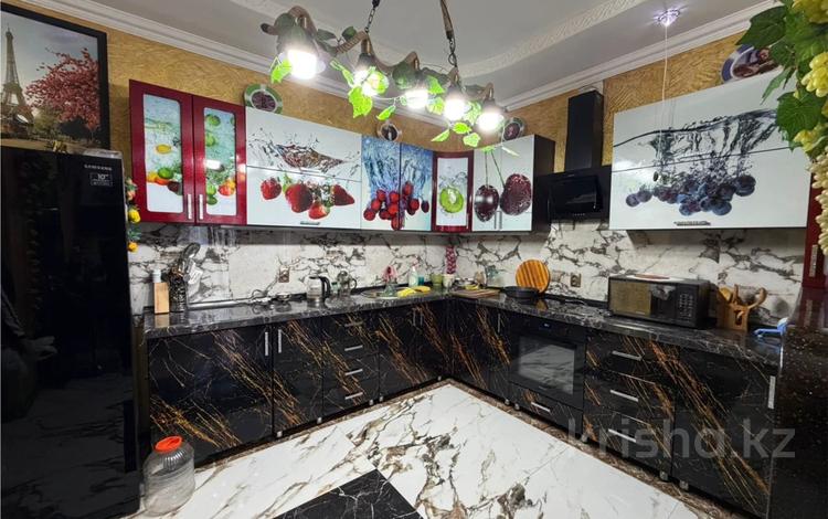 3-комнатная квартира · 150 м² · 3/3 этаж, мкр Новый Город, Алтын арка 21 за 45 млн ₸ в Караганде, Казыбек би р-н — фото 11