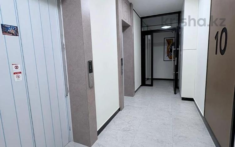 6-бөлмелі пәтер · 240 м² · 10/12 қабат, Жарбосынова 69, бағасы: 260 млн ₸ в Атырау — фото 9