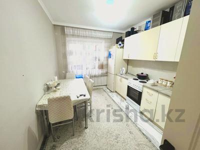 2-комнатная квартира, 55 м², 10/10 этаж, А 92 ул — Хорошая инфраструктура школа Бином, дом теплый 2 этаж распашонка, только за наличный расчет за 21.5 млн 〒 в Астане, Алматы р-н