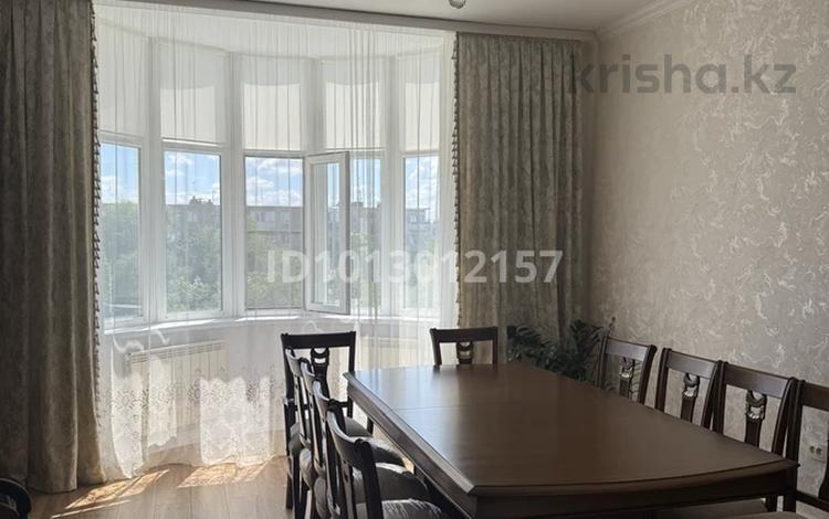 4-бөлмелі пәтер · 130 м² · 3/11 қабат, Есет батыра 108а, бағасы: 60 млн ₸ в Актобе — фото 2