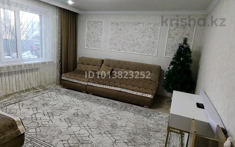 3-комнатная квартира · 65 м² · 1/5 этаж, Майкудук, Майкудук, мкр Восток-3 17 — Общеобразовательная школа 8 за 25 млн ₸ в Караганде, Алихана Бокейханова р-н — фото 2