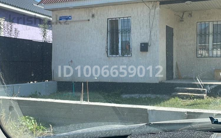 Отдельный дом · 2 комнаты · 52 м² · 5 сот., Мкр. Олимпийский город, ул. Ынтымак 96 — Вход со стороны 19 км за 21 млн 〒 в Кемертогане — фото 2