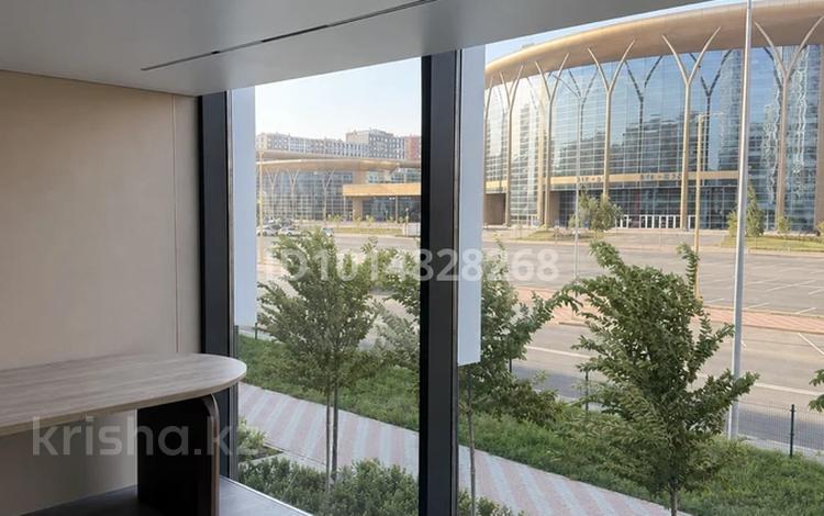 Офисы, кабинеты и рабочие места · 14 м² за 350 000 ₸ в Астане, Нура р-н — фото 2